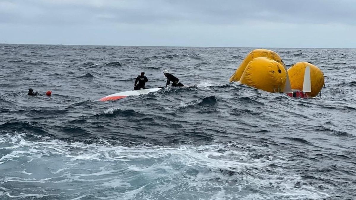 Rescatadas tres personas en Porto do Son tras volcar la lancha en la que navegaban