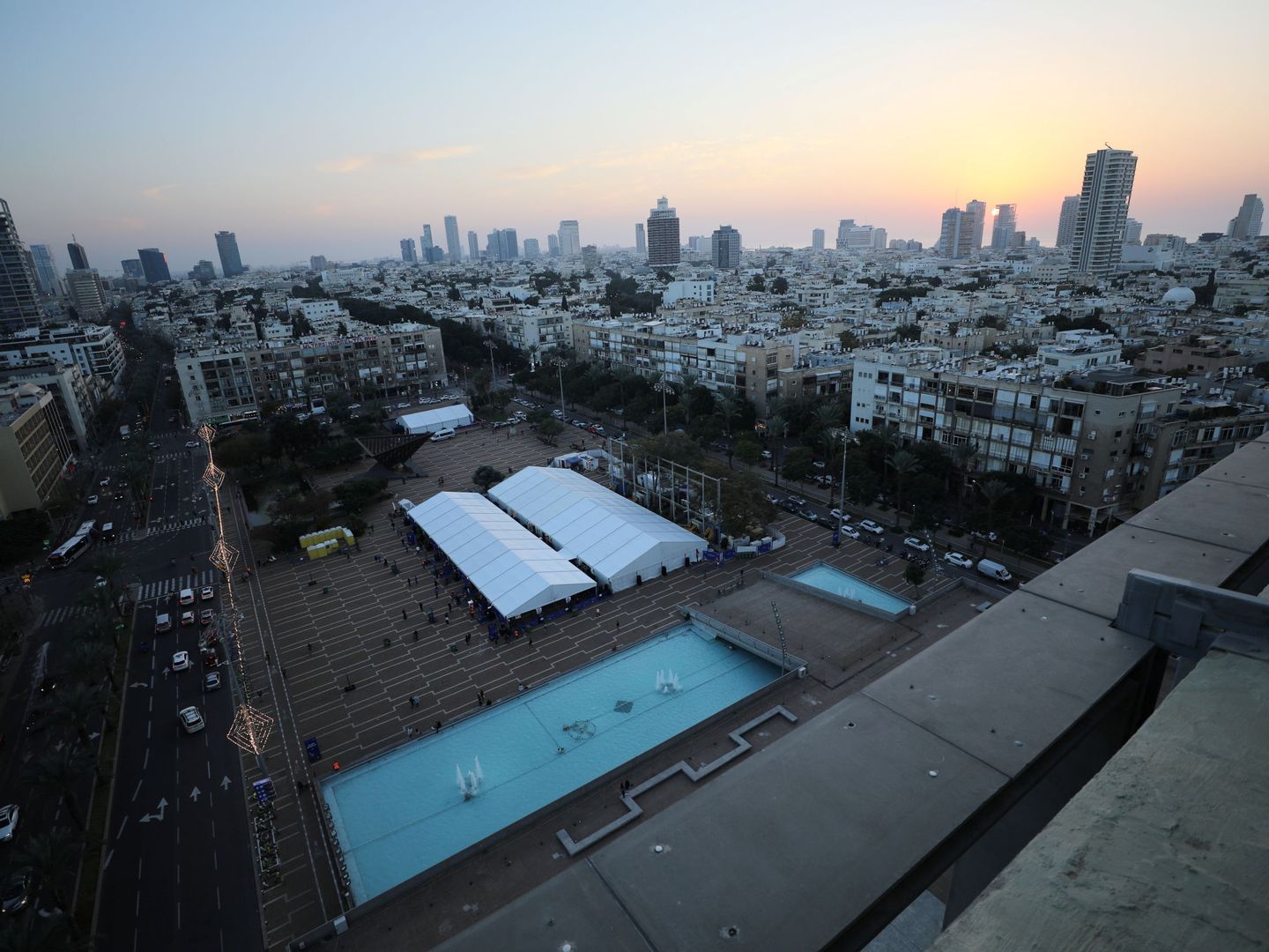 Un centro de vacunación en la plaza Rabin de Tel Aviv. (Reuters)