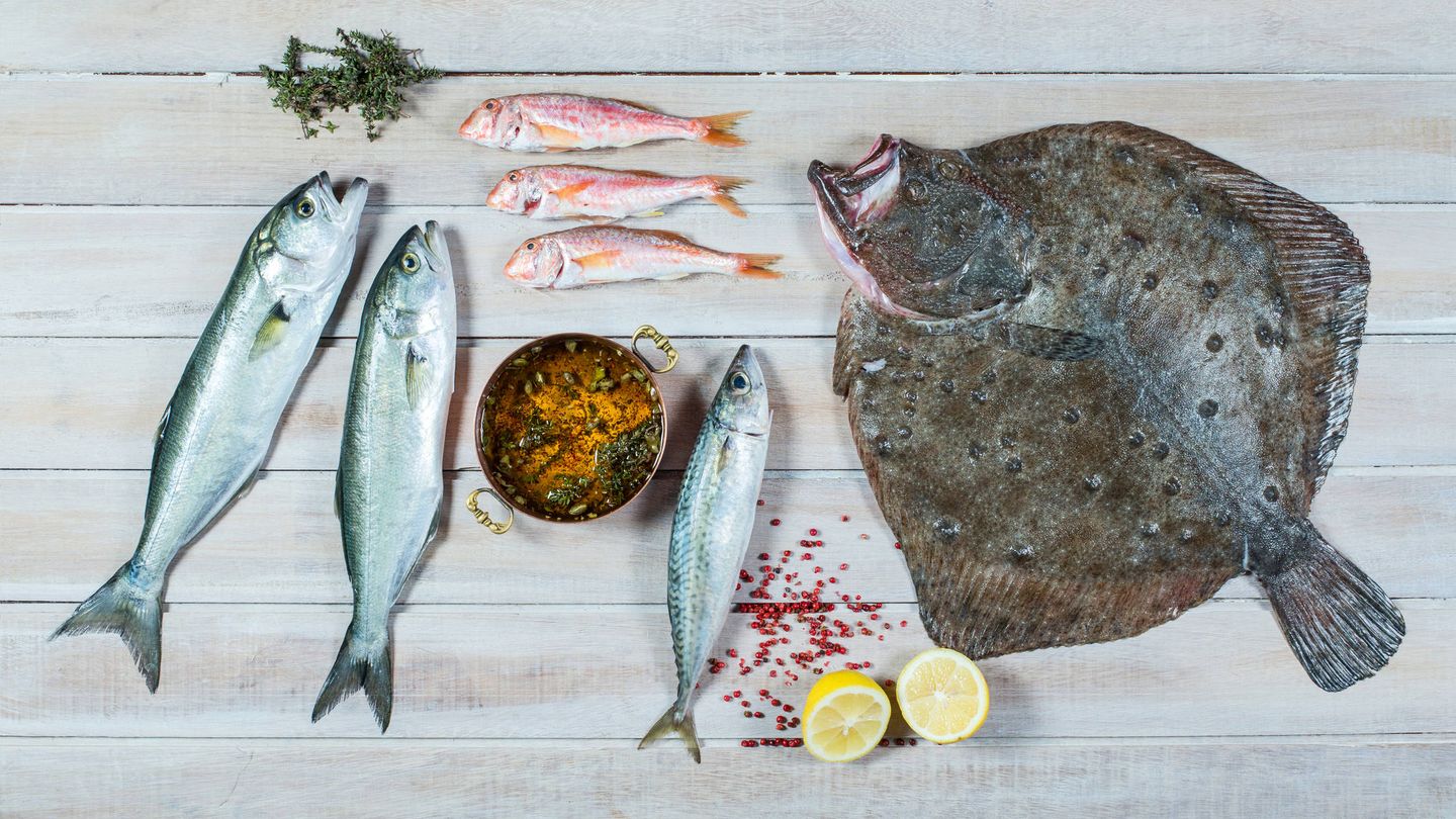 Las grasas y proteínas del pescado también cuentan para esta dieta (iStock)