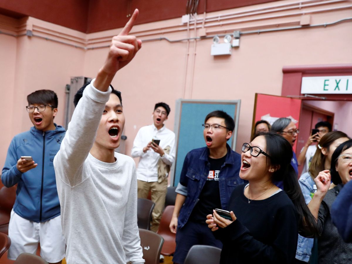 Foto: Partidarios del bloque demócrata celebrando los resultados. (Reuters)