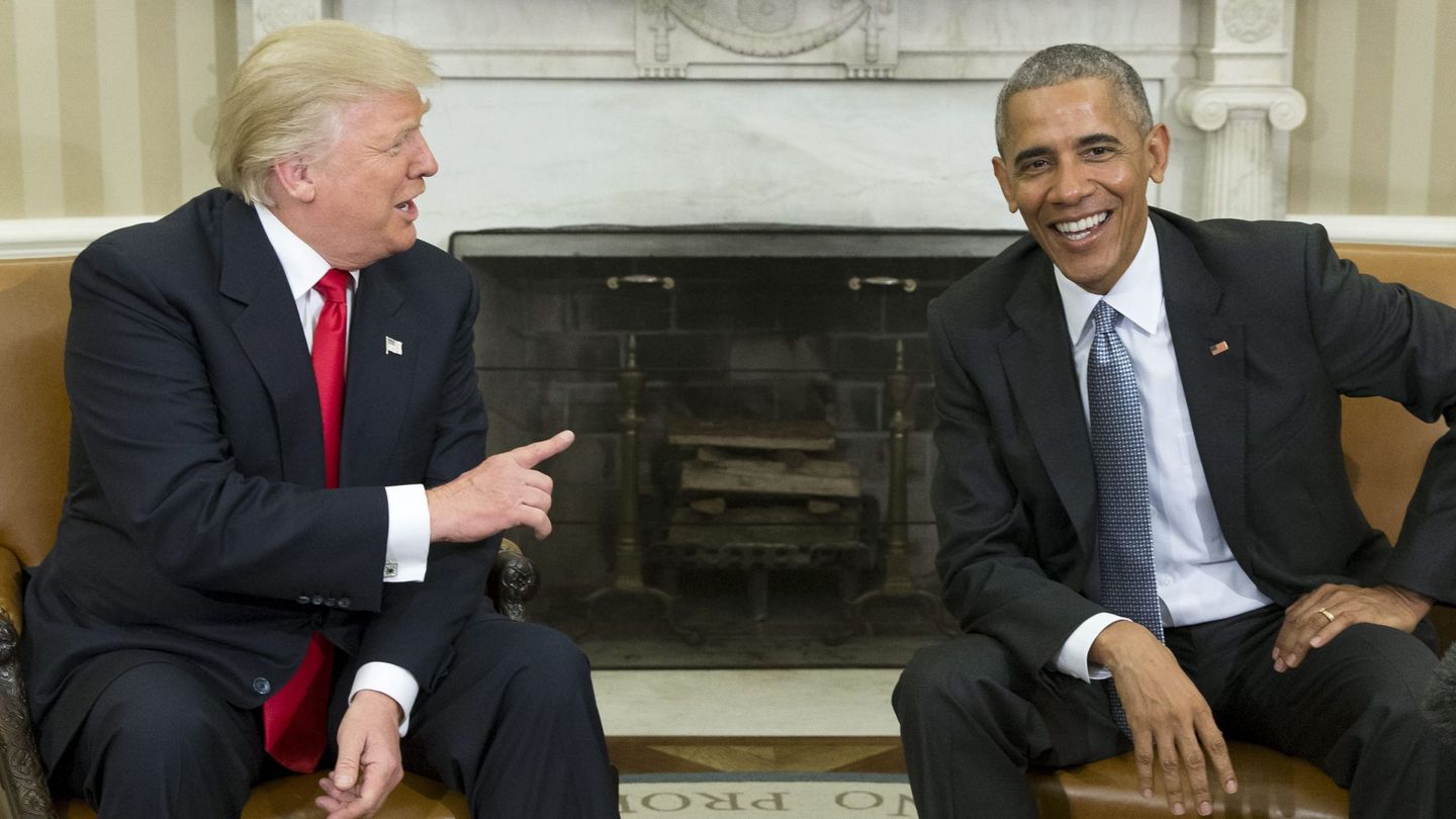 Barack Obama junto con el entonces presidente electo Donald Trump al final de su encuentro en el despacho oval en la Casa Blanca, en noviembre de 2016. (EFE)