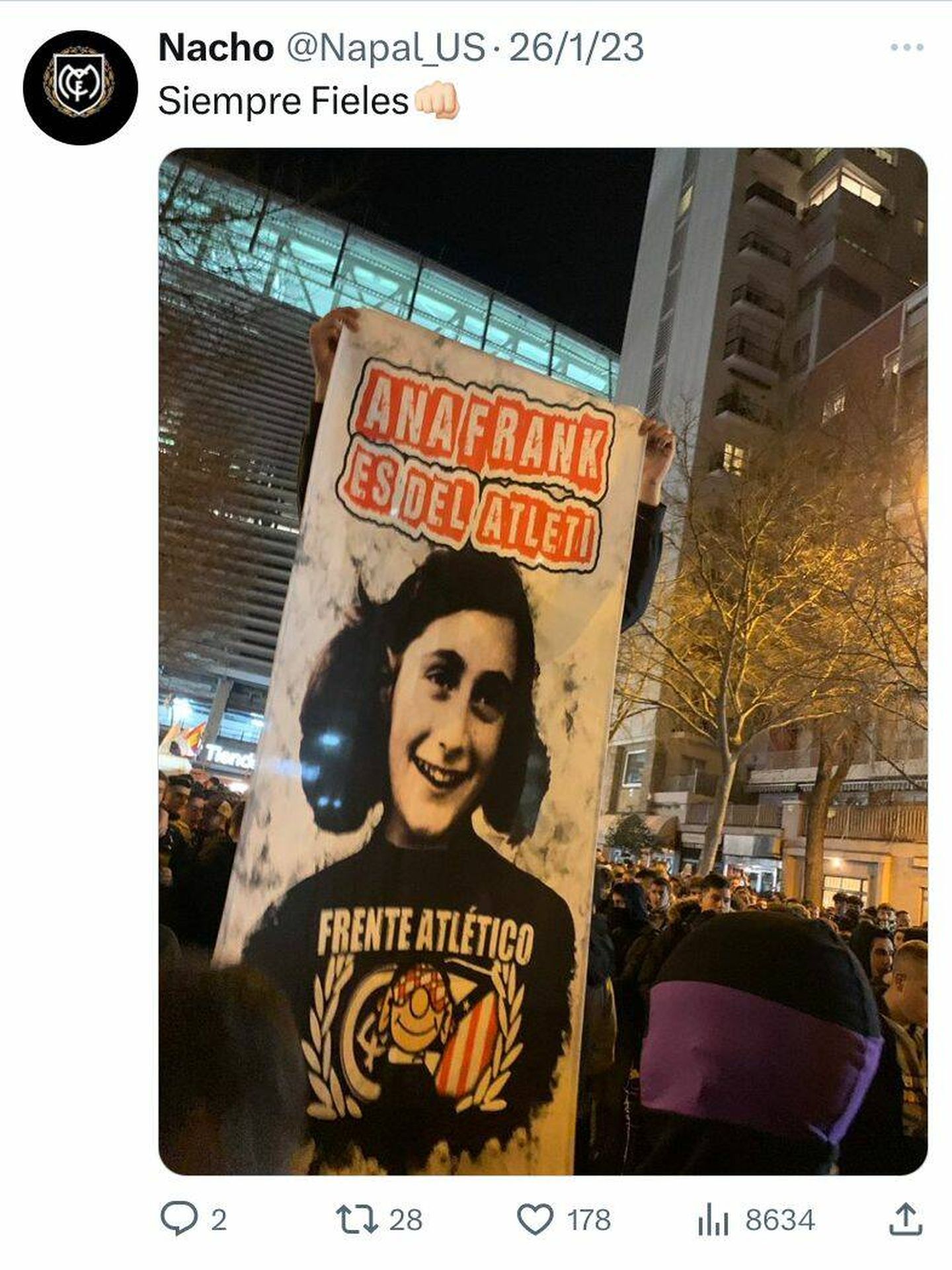 Identifican a un menor vinculado a Ultras Sur por la pancarta de Ana Frank junto al Bernabéu