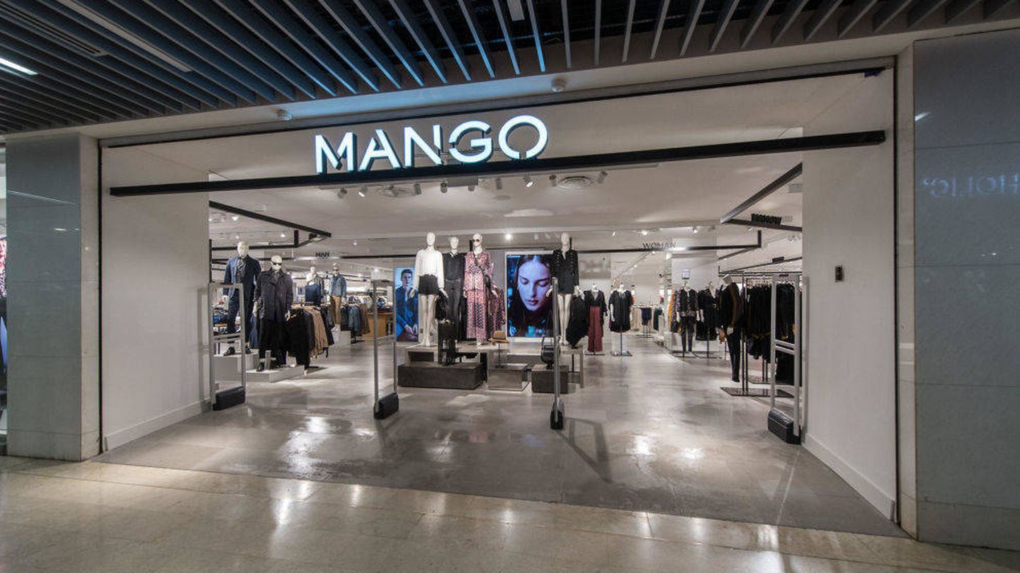 Mango es una de las firmas que ya ofrecen descuentos de hasta el 50% en sus tiendas. (EFE)