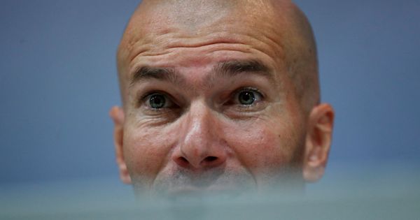 Foto: Zinédine Zidane, durante la comparecencia de prensa en la que anuncia su final en el Real Madrid. (Reuters)