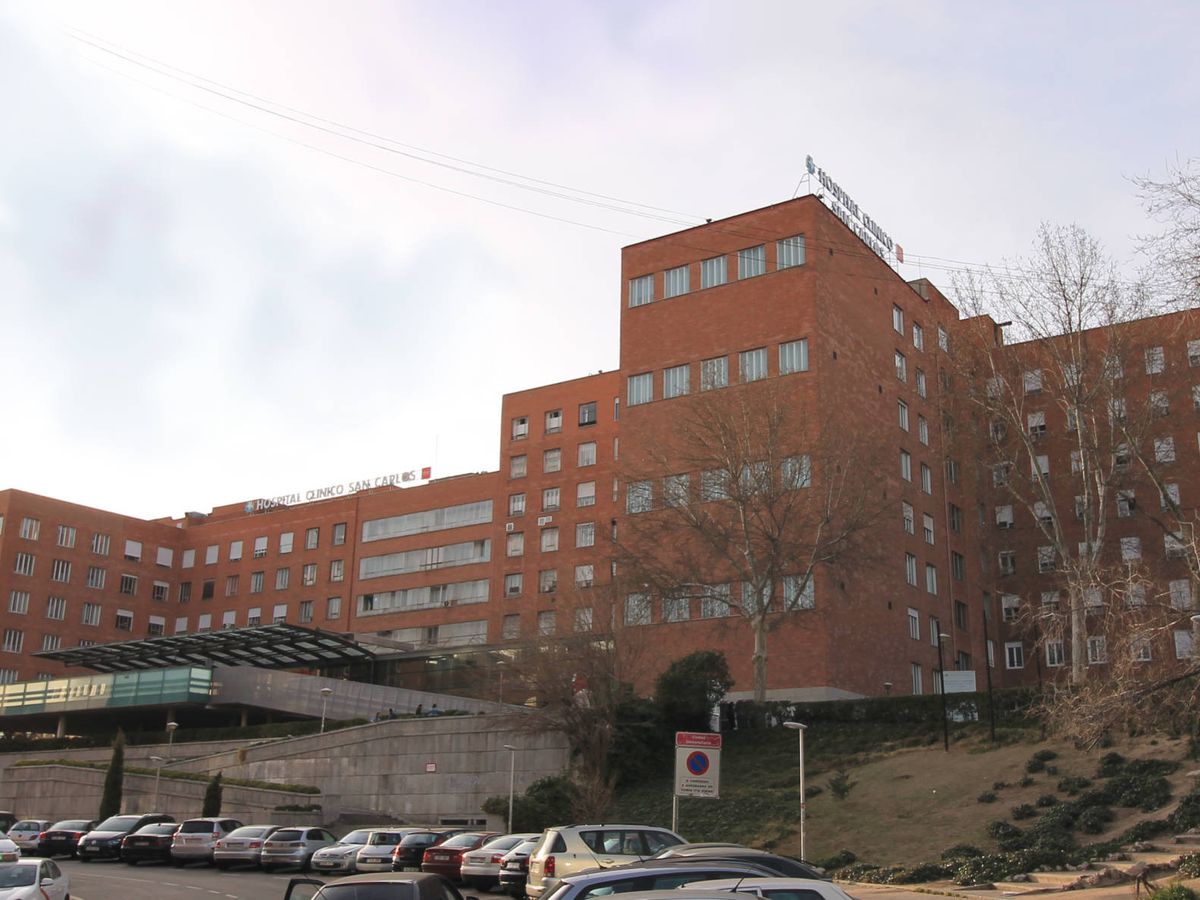 Foto: Una de las fachadas principales del Hospital Clínico San Carlos