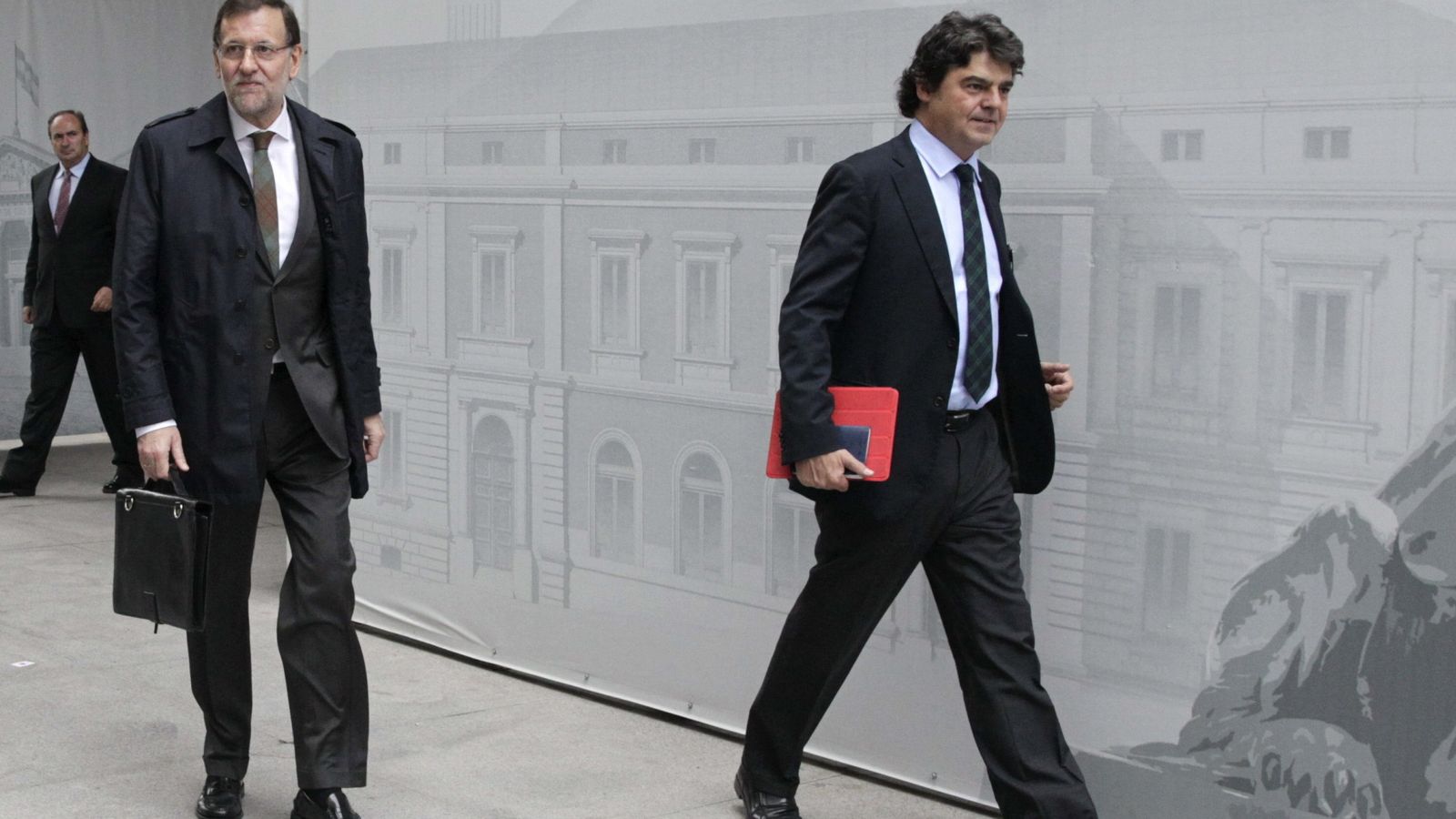 Foto: El jefe del Ejecutivo, Mariano Rajoy (i) junto a Jorge Moragas. (EFE)