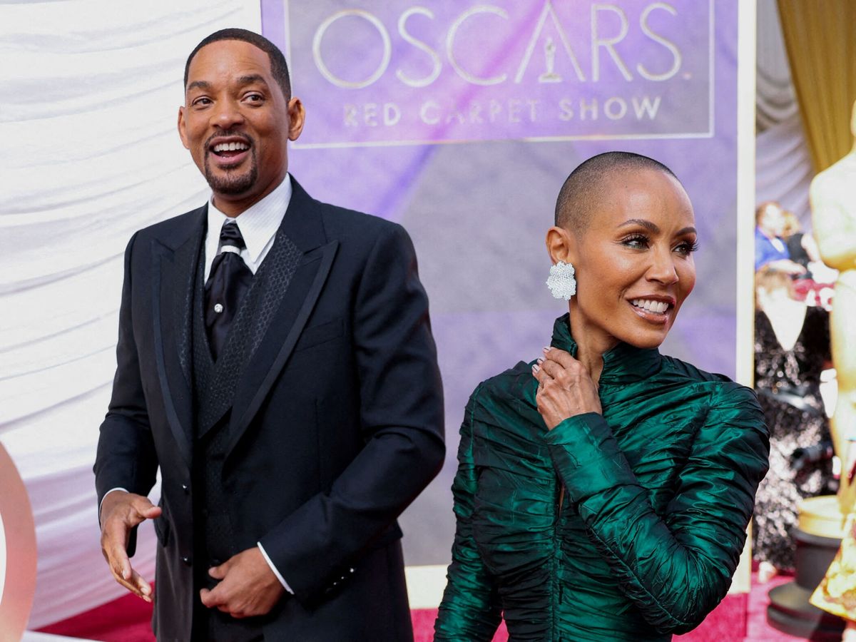 Foto: El actor Will Smith y su mujer Jada Pinkett en los Oscars 2022. (Reuters/Mike Blake)