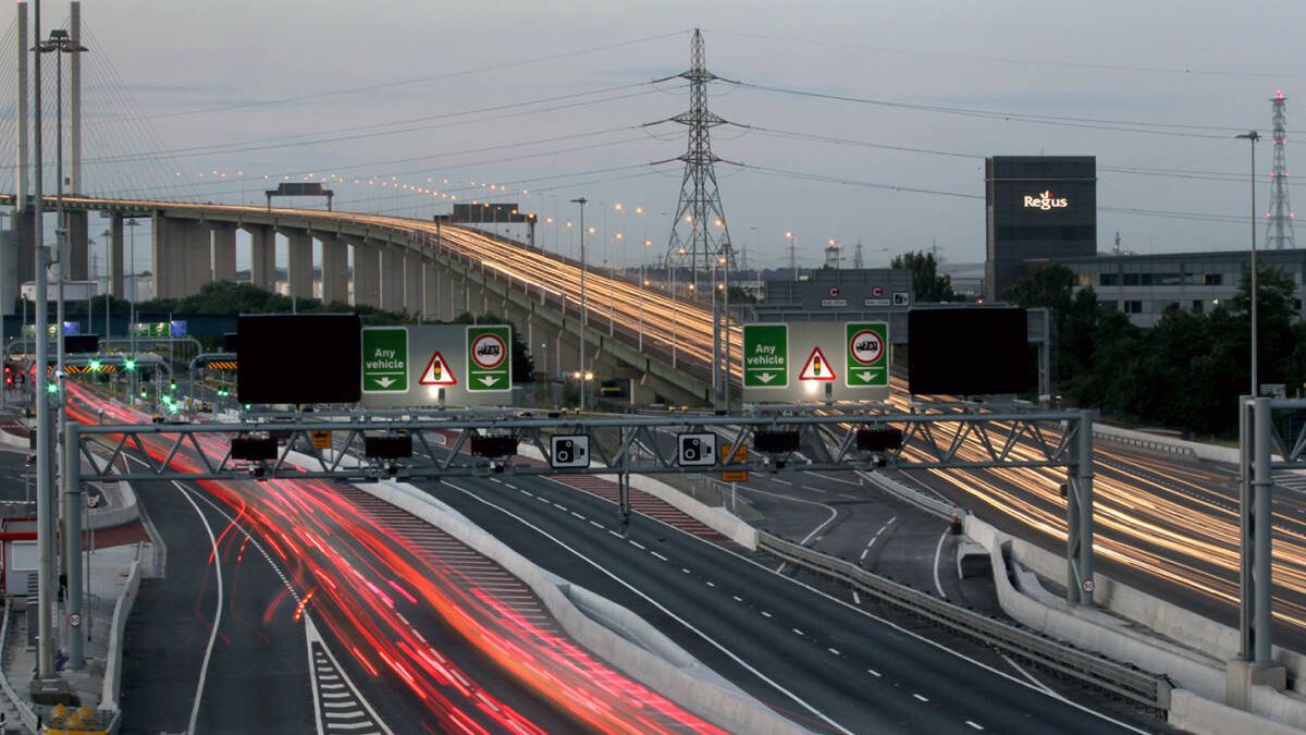 Conectadas, inteligentes y con varios tipos de vehículos: así serán las autopistas del futuro