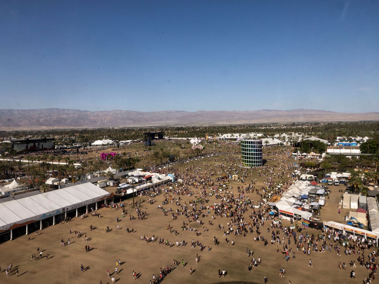 ¿Qué hace un lugar tan remoto como el desierto de Mojave tan poblado? El festival Coachella. (Reuters)