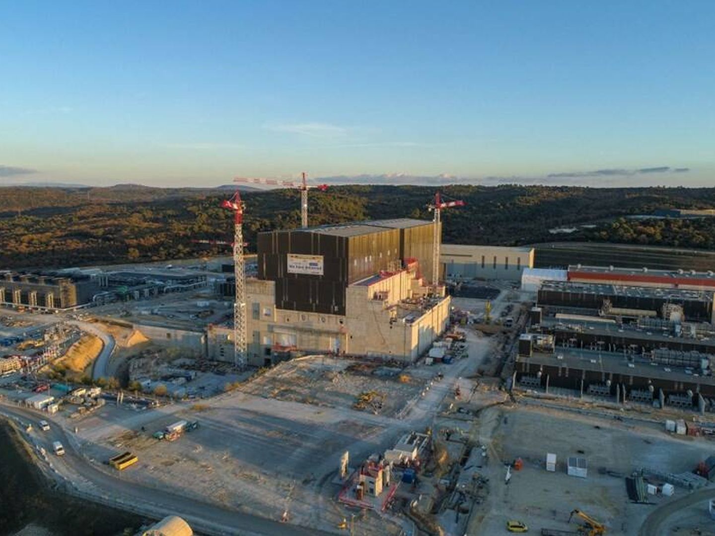 La central de fusión nuclear francesa. (ITER)