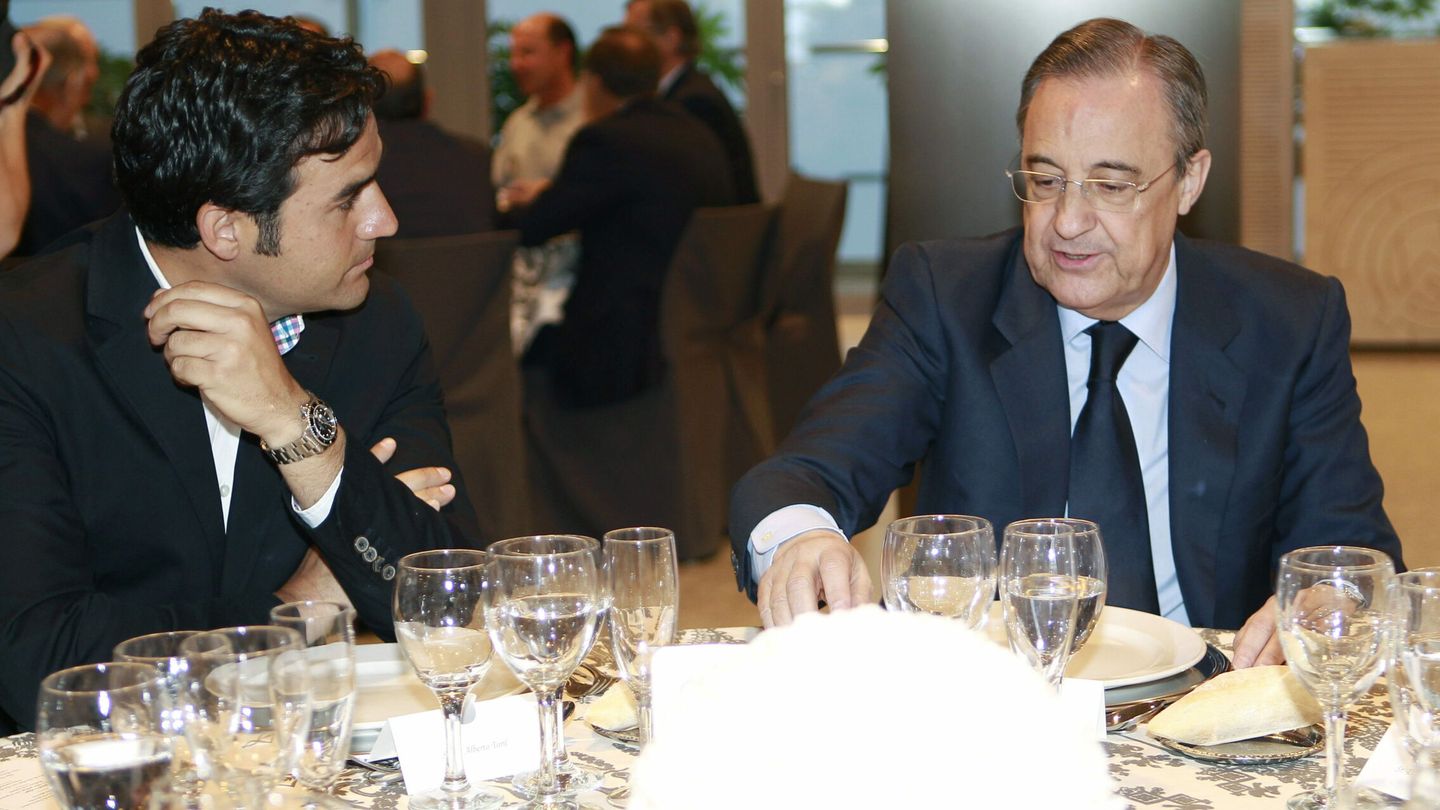 Florentino Pérez, junto a Alberto Toril, durante un almuerzo en el Bernabéu. (EFE / Zipi) 