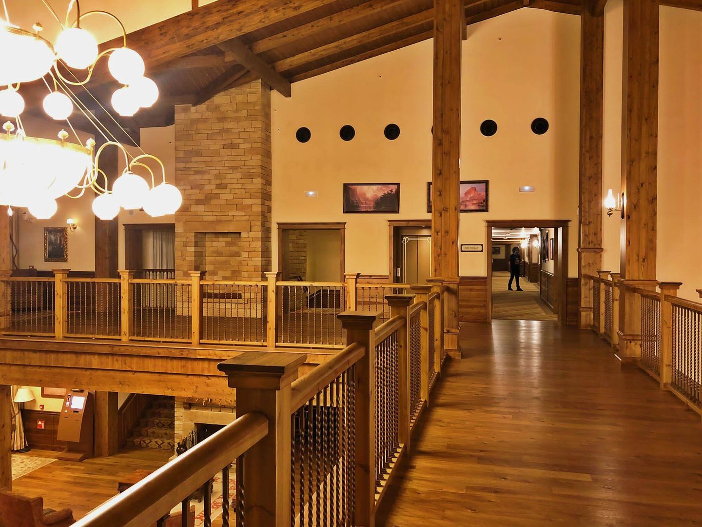 El interior del Hotel Colorado Creek, cuya cafetería regenta Elena. (Dani Vega)