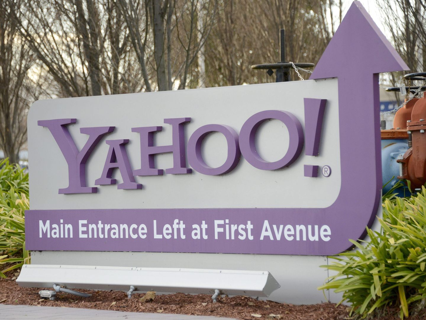 Logo de Yahoo en su sede de California. (EFE)