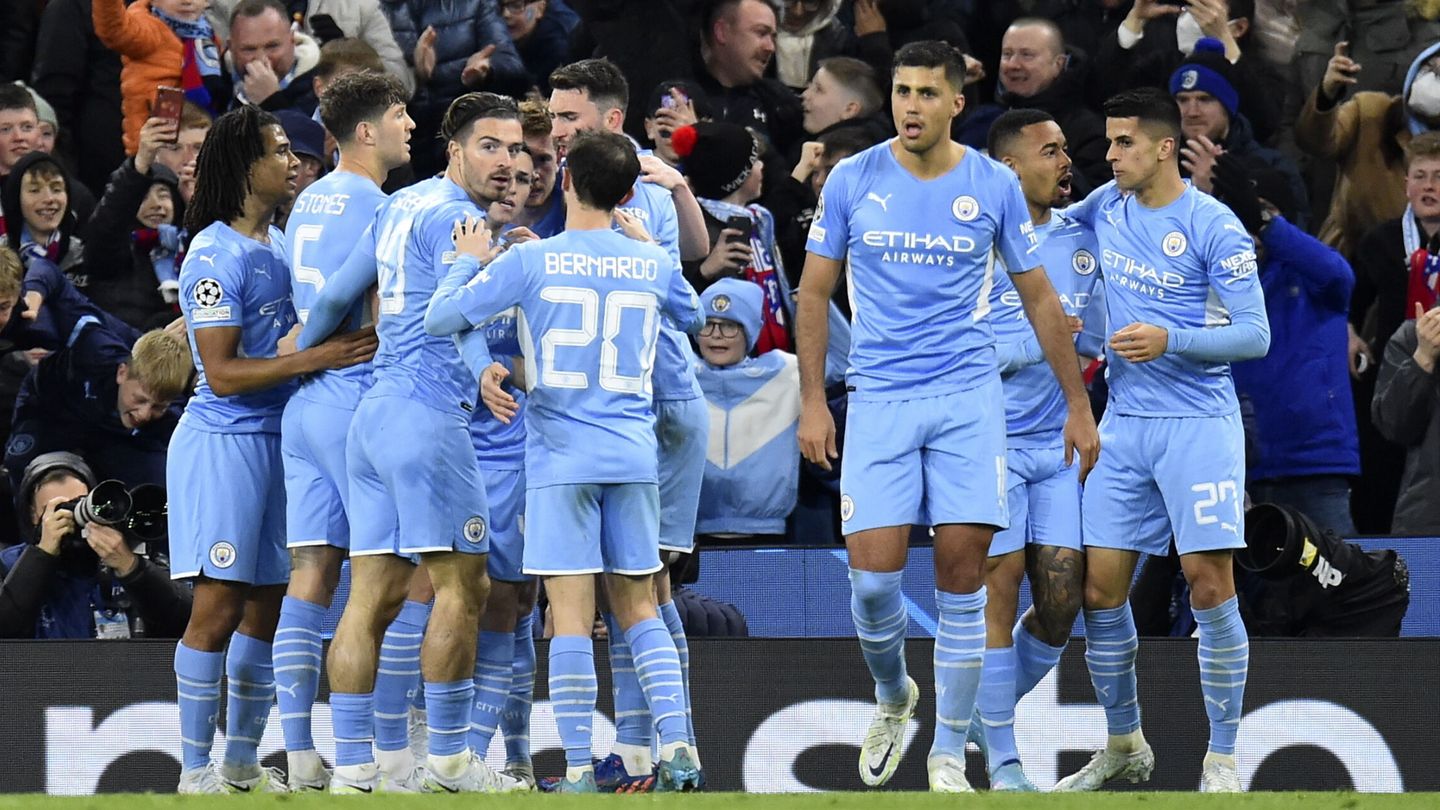 Los jugadores del Manchester City celebran el gol. (EFE/Peter Powell)