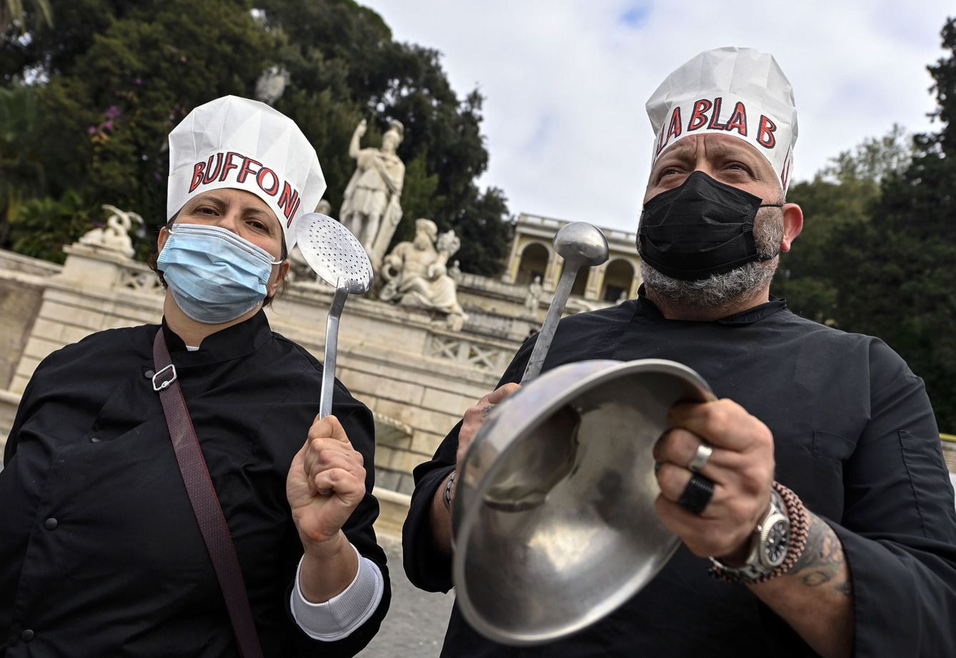 Una protesta en Roma organizada por dueños de locales de restauración. (EFE)