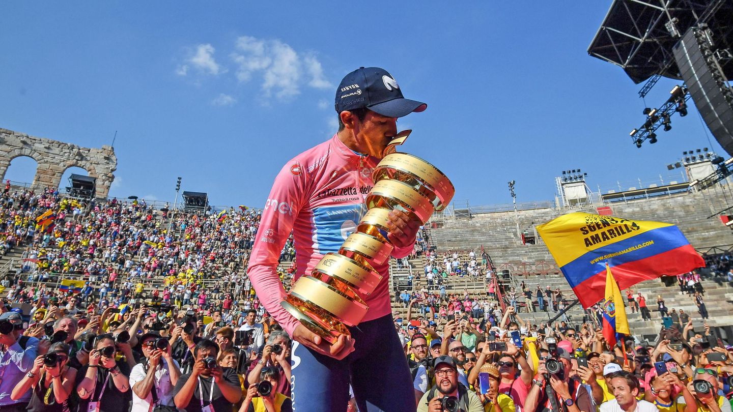 Richard Carapaz, celebrando su primer Giro de Italia con Movistar. (EFE)