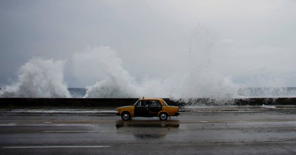 Foto: Un taxi en el Malecón de La Habana. (Reuters)
