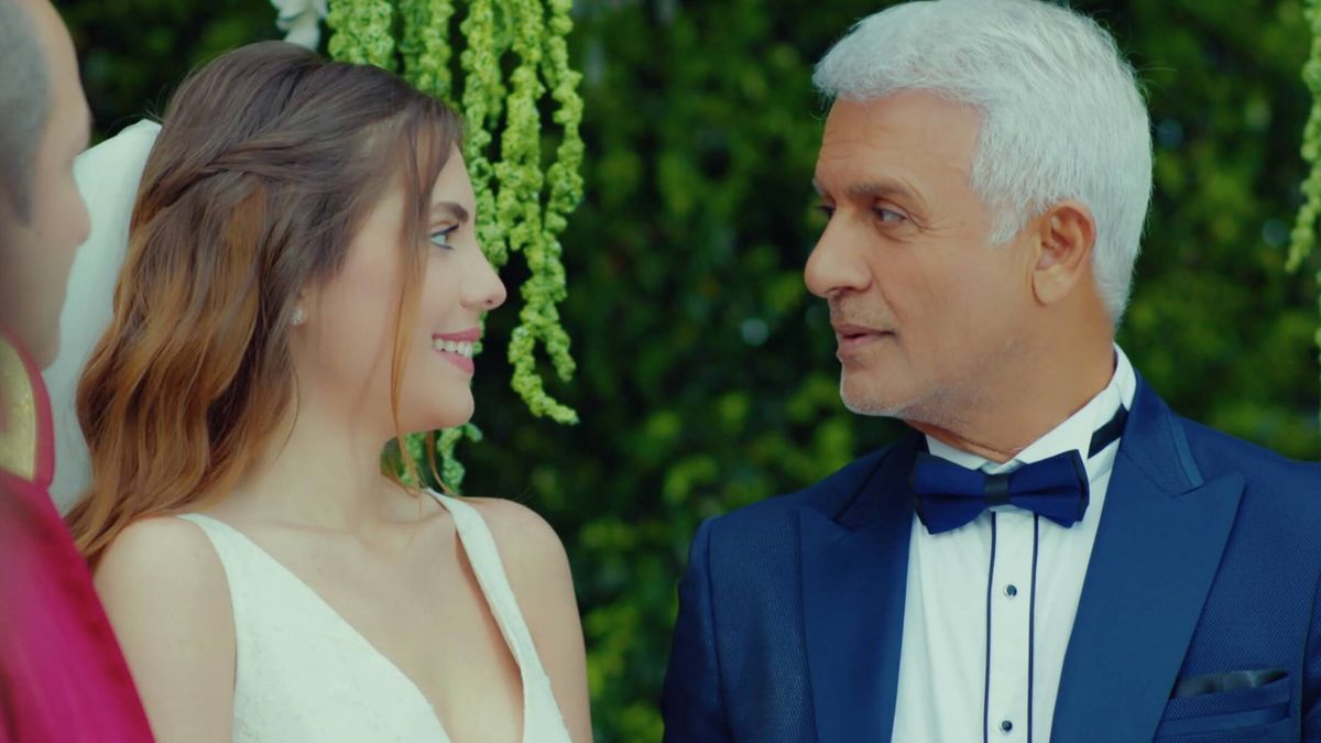 Yildiz firma a ciegas un peligroso acuerdo antes de su boda con Halit en 'Pecado original'