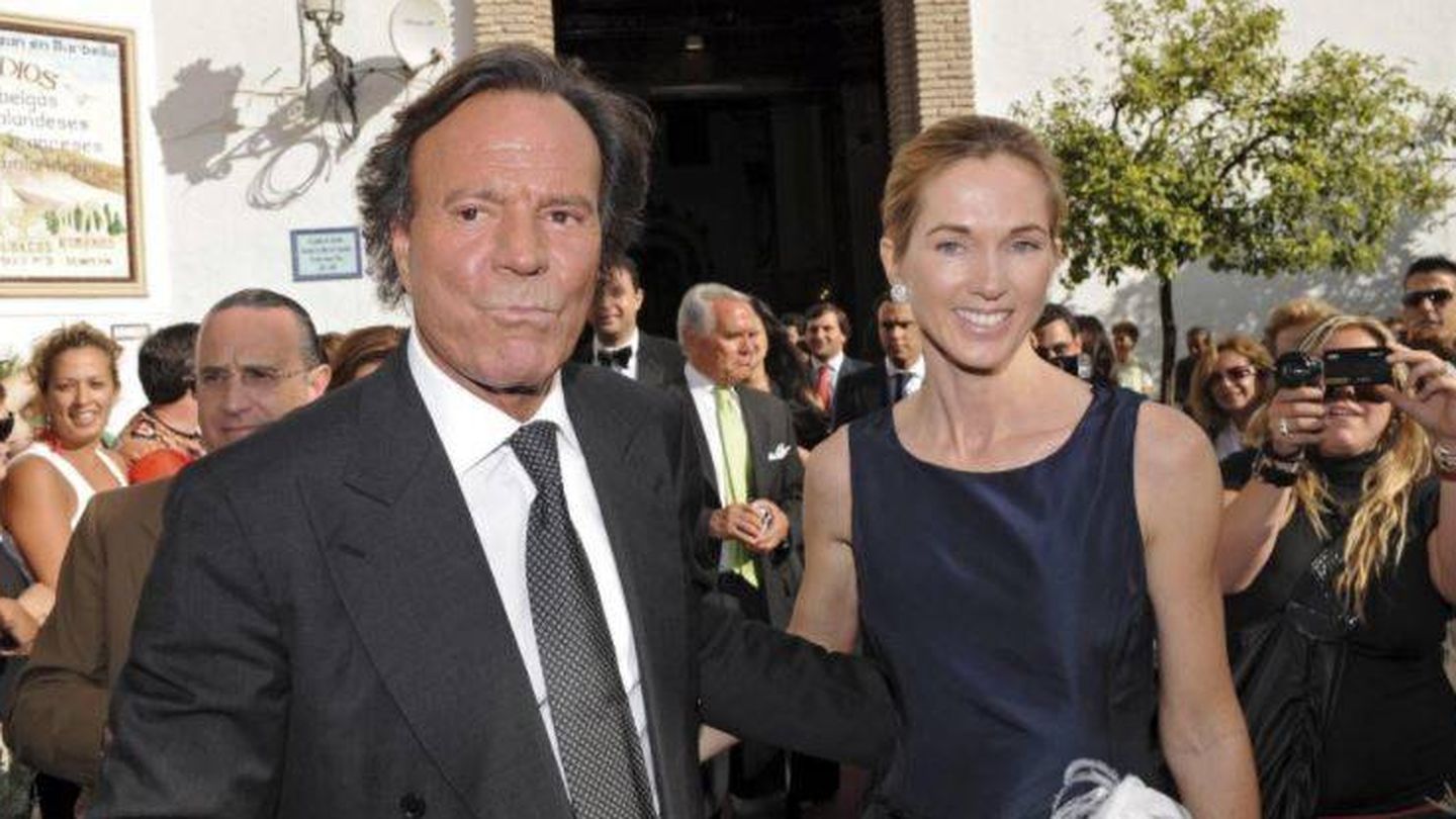 Julio Iglesias y su esposa Miranda. 