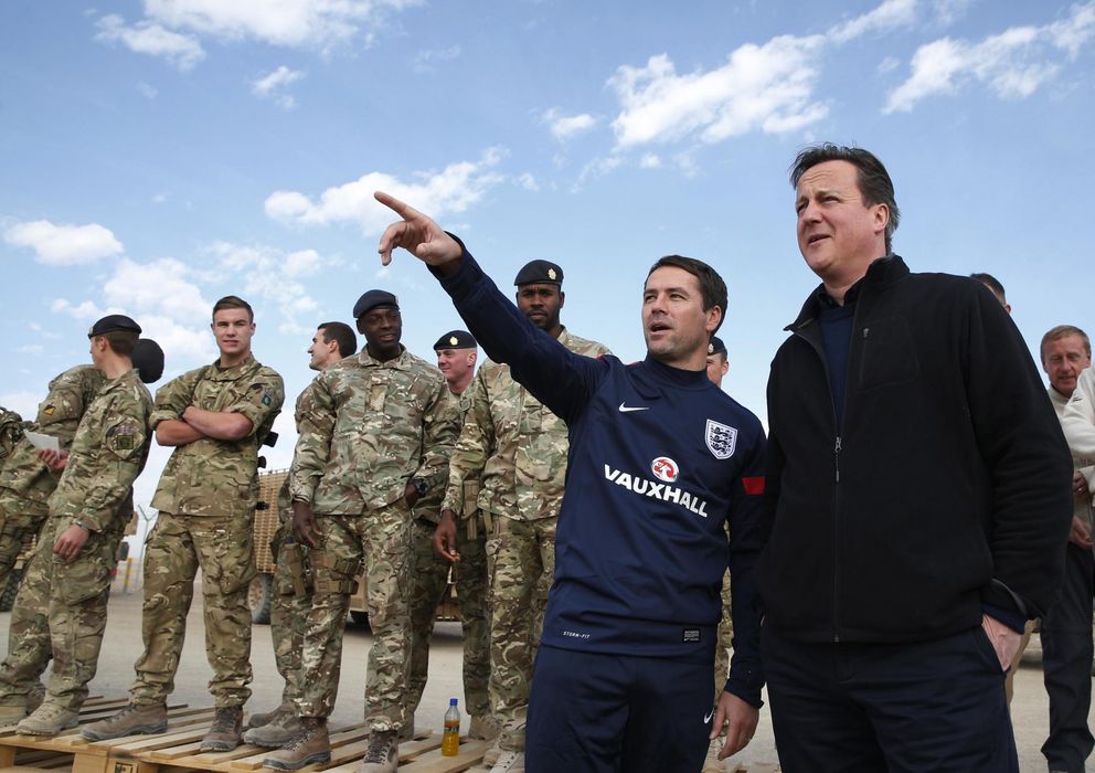 Foto: David Cameron durante su reciente visita a las tropas en Afganistán (Reuters).