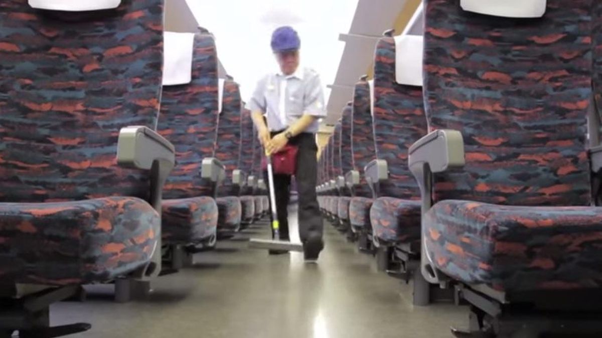 La "milagrosa" limpieza del tren bala japonés: 7 minutos para limpiar todos los vagones