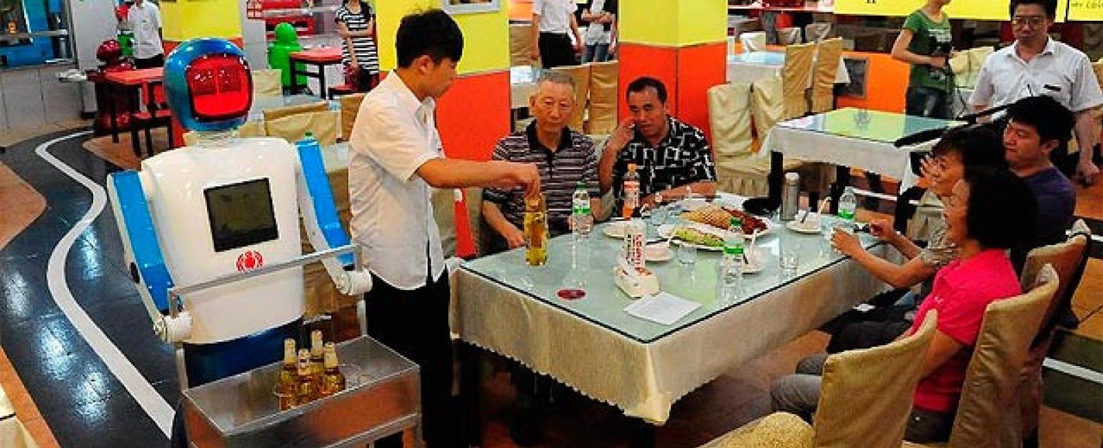Foto: Un restaurante chino en el que le cocinarán y servirán robots
