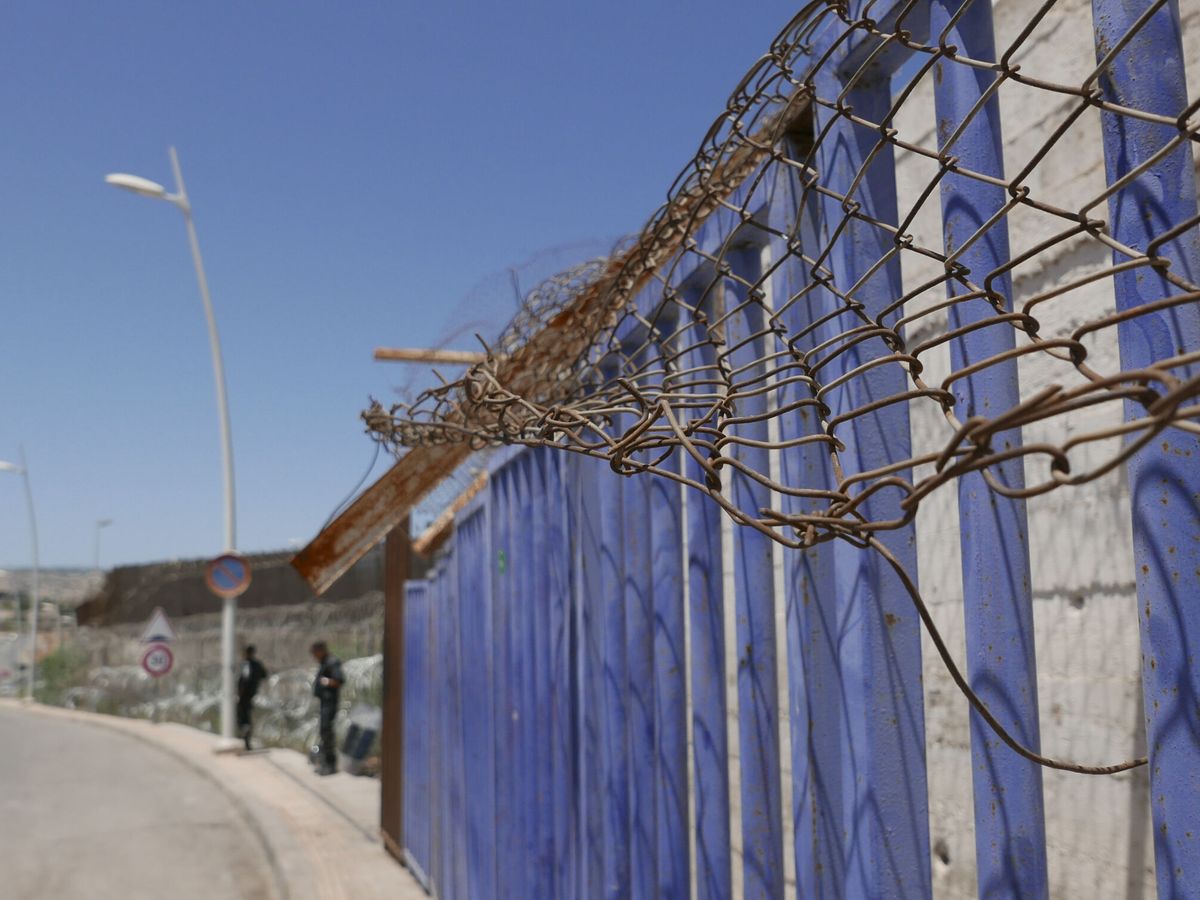 Foto: Vista de las vallas del paso fronterizo de Nador con Melilla. (EFE/ María Traspaderne)
