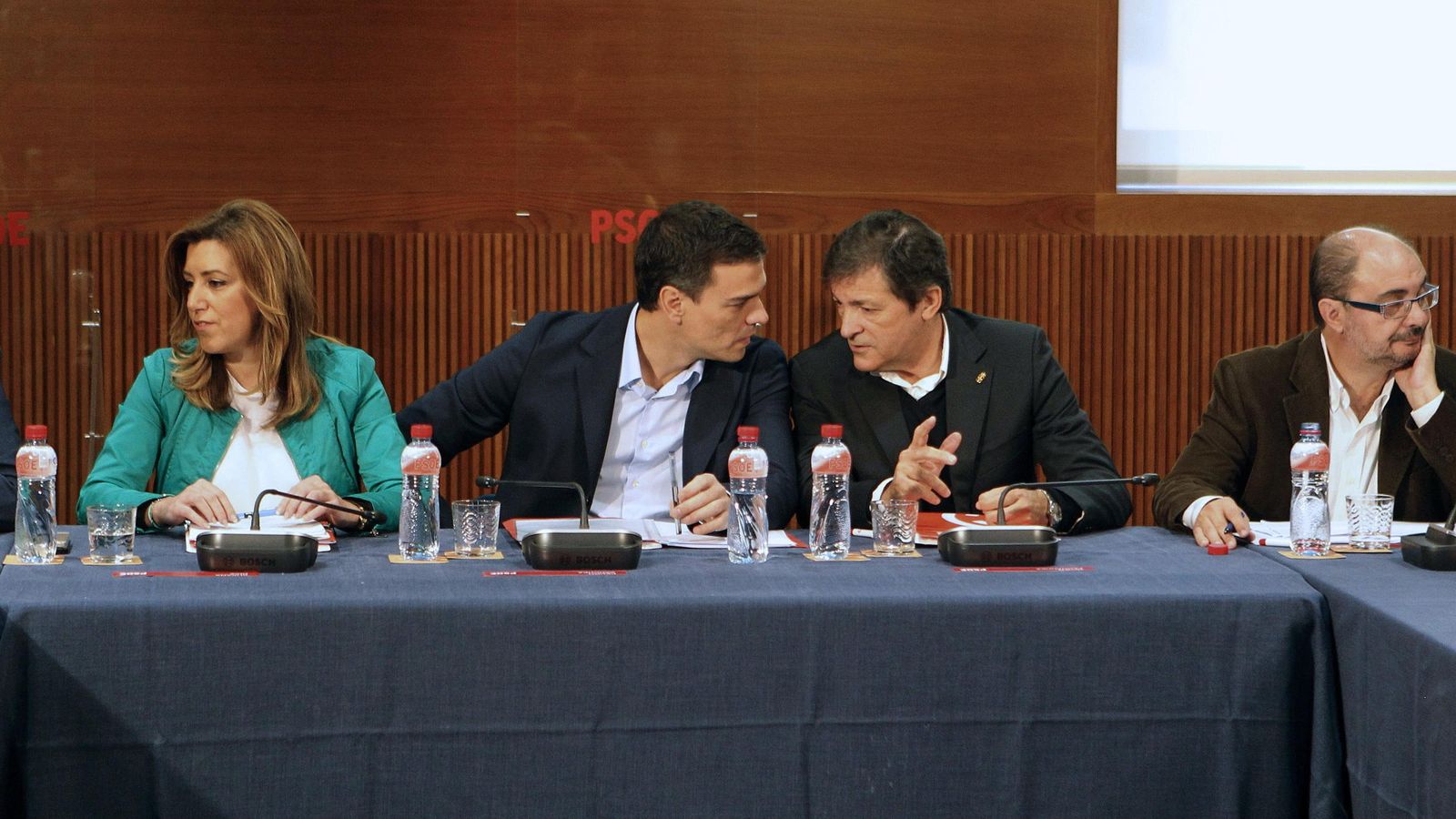 Foto: Susana Díaz, Pedro Sánchez y Javier Fernández en el Consejo Político Federal. (EFE)