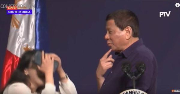 Foto: El presidente filipino le pide a una mujer que le bese en un acto en Seúl.
