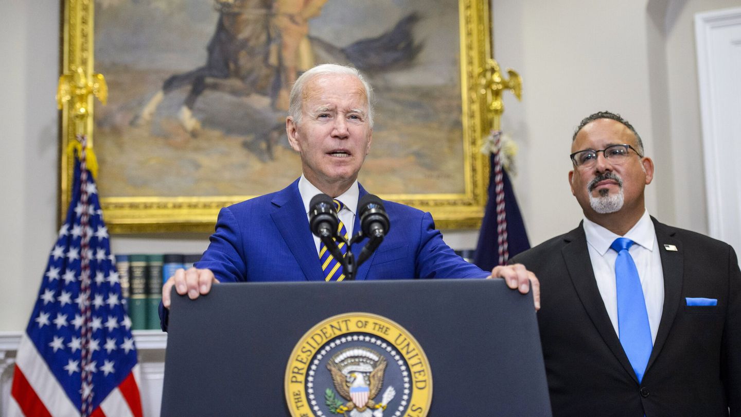 El presidente de EEUU, Joe Biden, explica su medida de suspensión parcial del pago de la deuda estudiantil. (EFE/EPA/Bonnie Cash) 