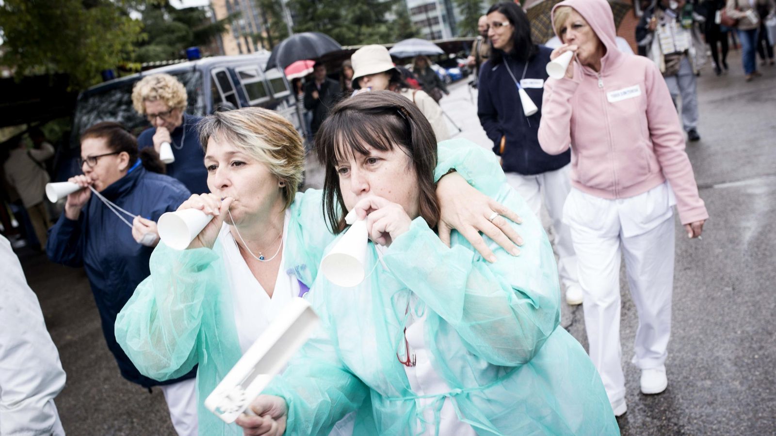 Foto: Miembros del sindicato de Técnicos de Enfermería (SAE), y colectivos sanitarios en una de las últimas movilizaciones en Madrid. (EFE)
