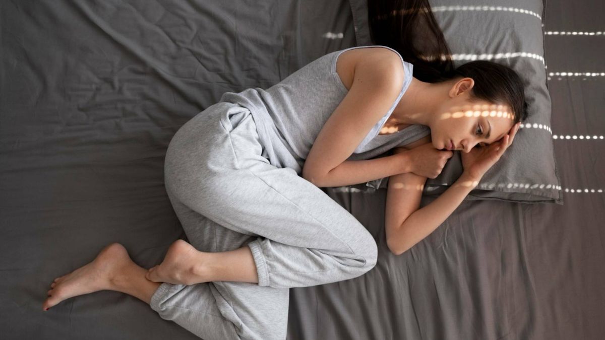 De la fatiga a la falta de sueño: síntomas clave para sospechar que tienes fibromialgia
