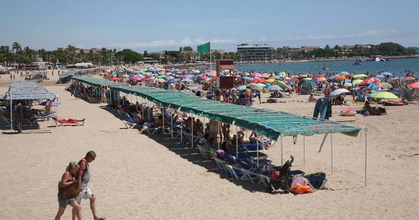 Foto: La playa del Regueral, en Cambrils, tenía bandera verde en el momento del accidente (EFE/Jaume Sellart)