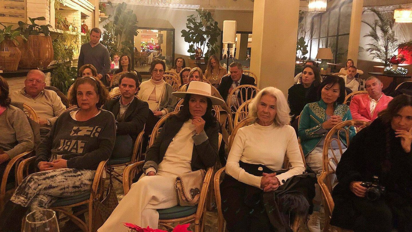 Público general que asistió a la presentación del libro sobre Urdangarin en Marbella. (Carolina Ocaña)