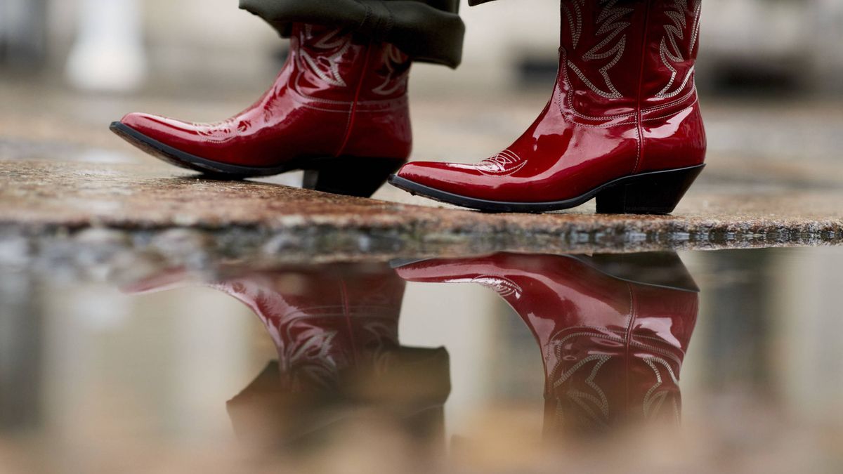 Vuelven las botas cowboy: 5 looks actuales para lucirlas este otoño