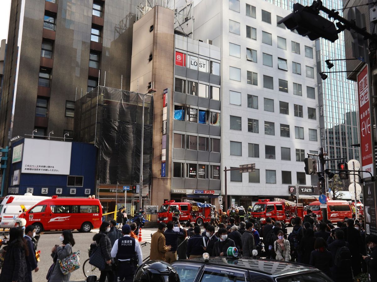 Al menos 24 muertos en un incendio aparentemente provocado en un edificio  en Osaka