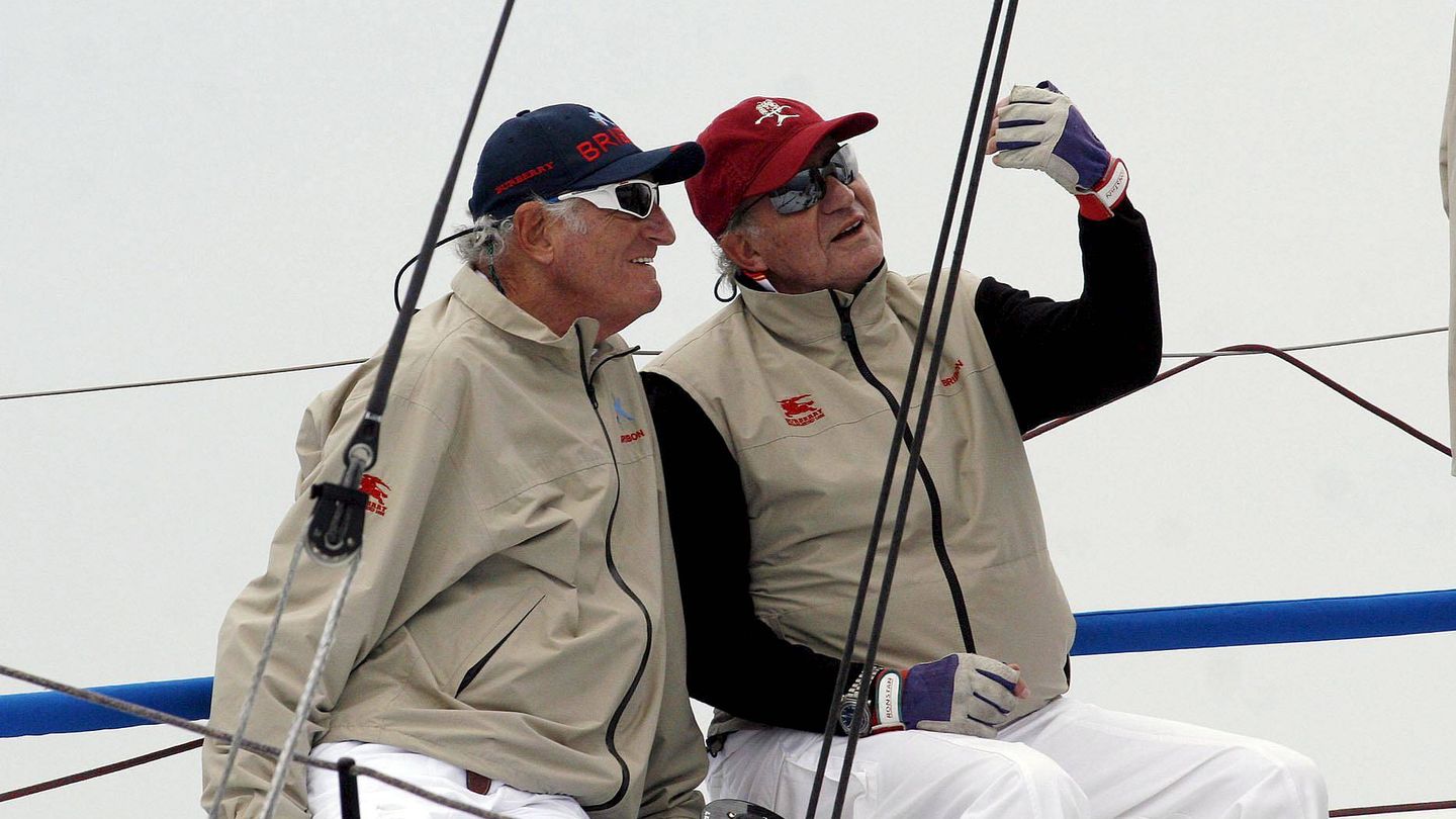 Juan Carlos I y José Cusí a bordo del Bribón, en 2008. (EFE/Morell)