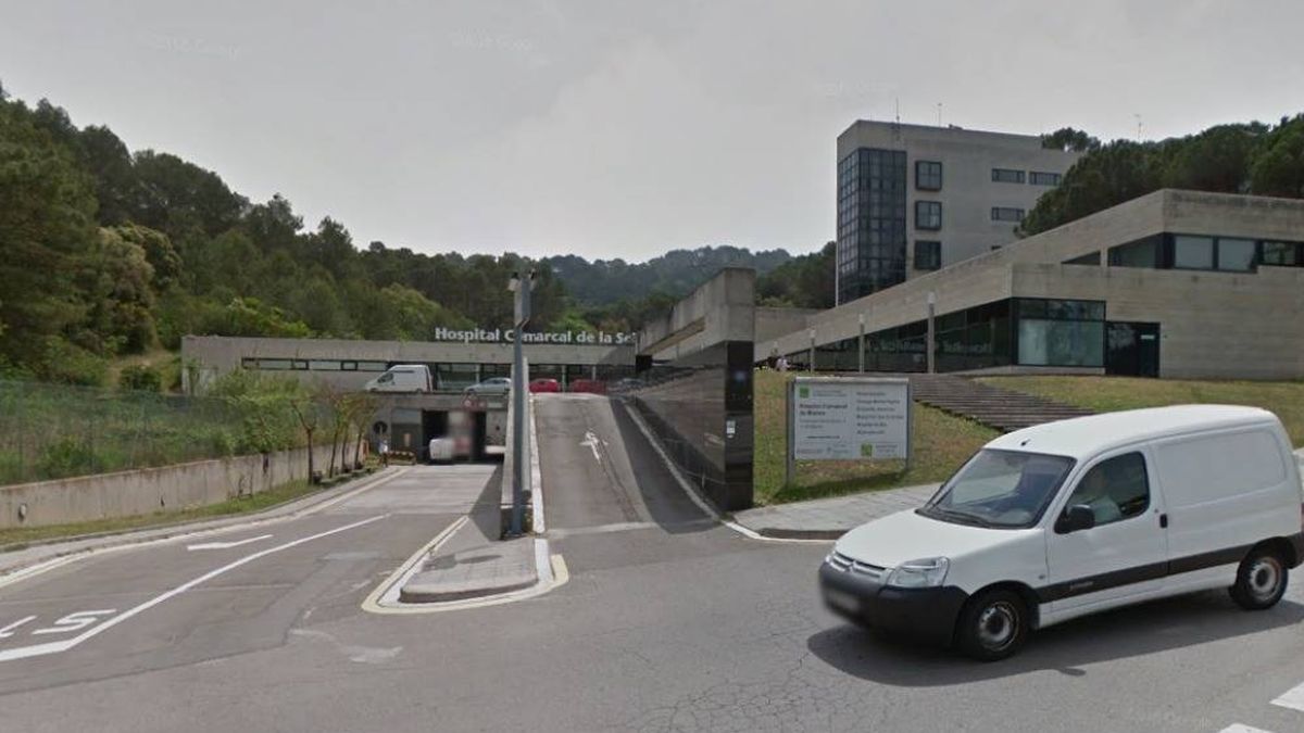 Fallece una niña tras esperar durante cuatro horas una ambulancia en Girona