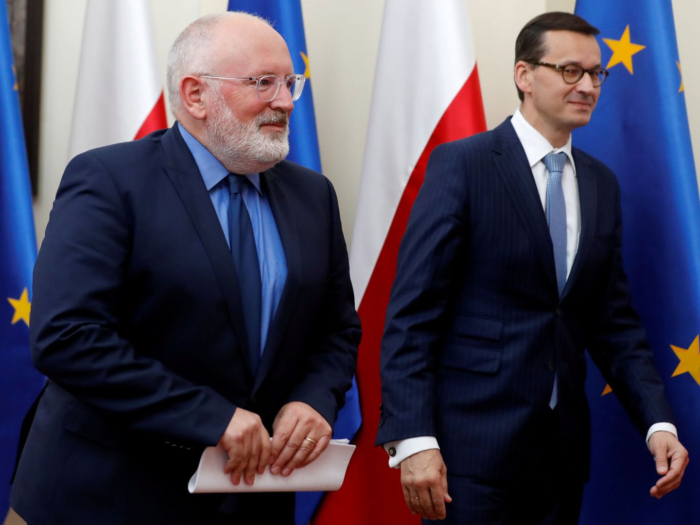 El vicepresidente de la Comisión Europea junto al primer ministro polaco. (Reuters)