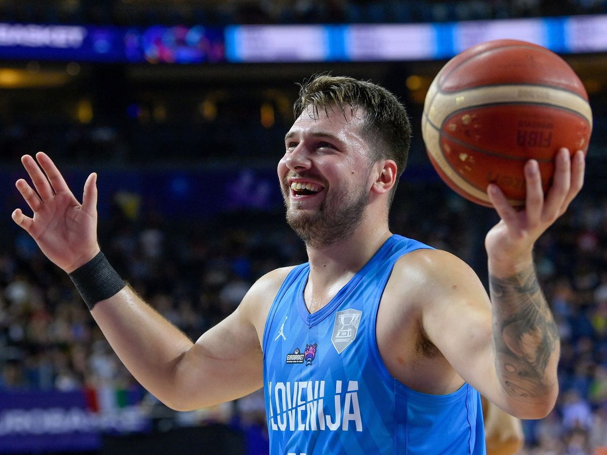 Foto: Luka Doncic en el Eurobasket 2022. (EFE/Zsolt Czegledi)