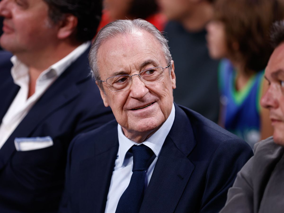Foto: El presidente del Real Madrid, Florentino Pérez, durante un partido de baloncesto en el Wizink Center. (AFP7)