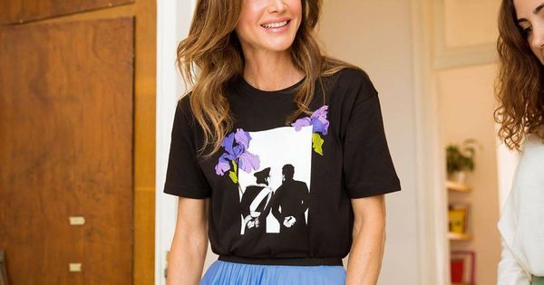 Foto: La reina Rania de Jordania con su camiseta promocional. (@queenrania)