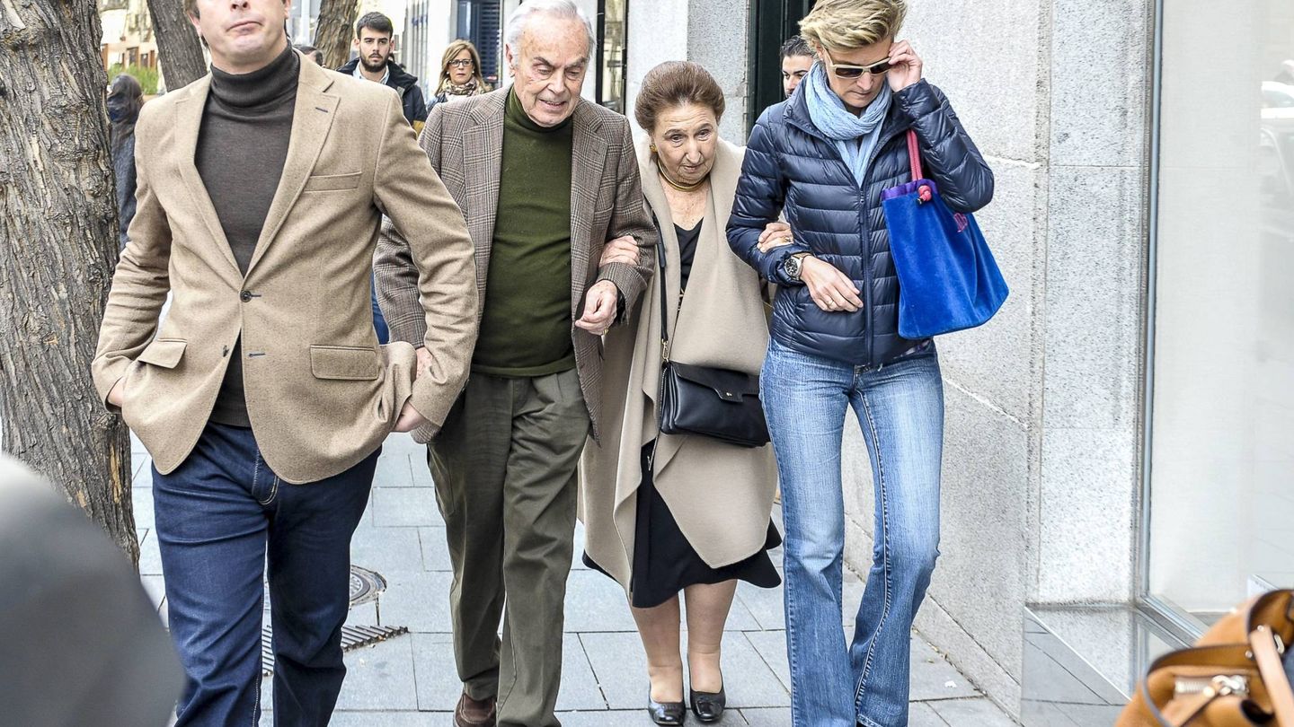 Alfonso Zurita, con sus padres y hermana.  (CP)