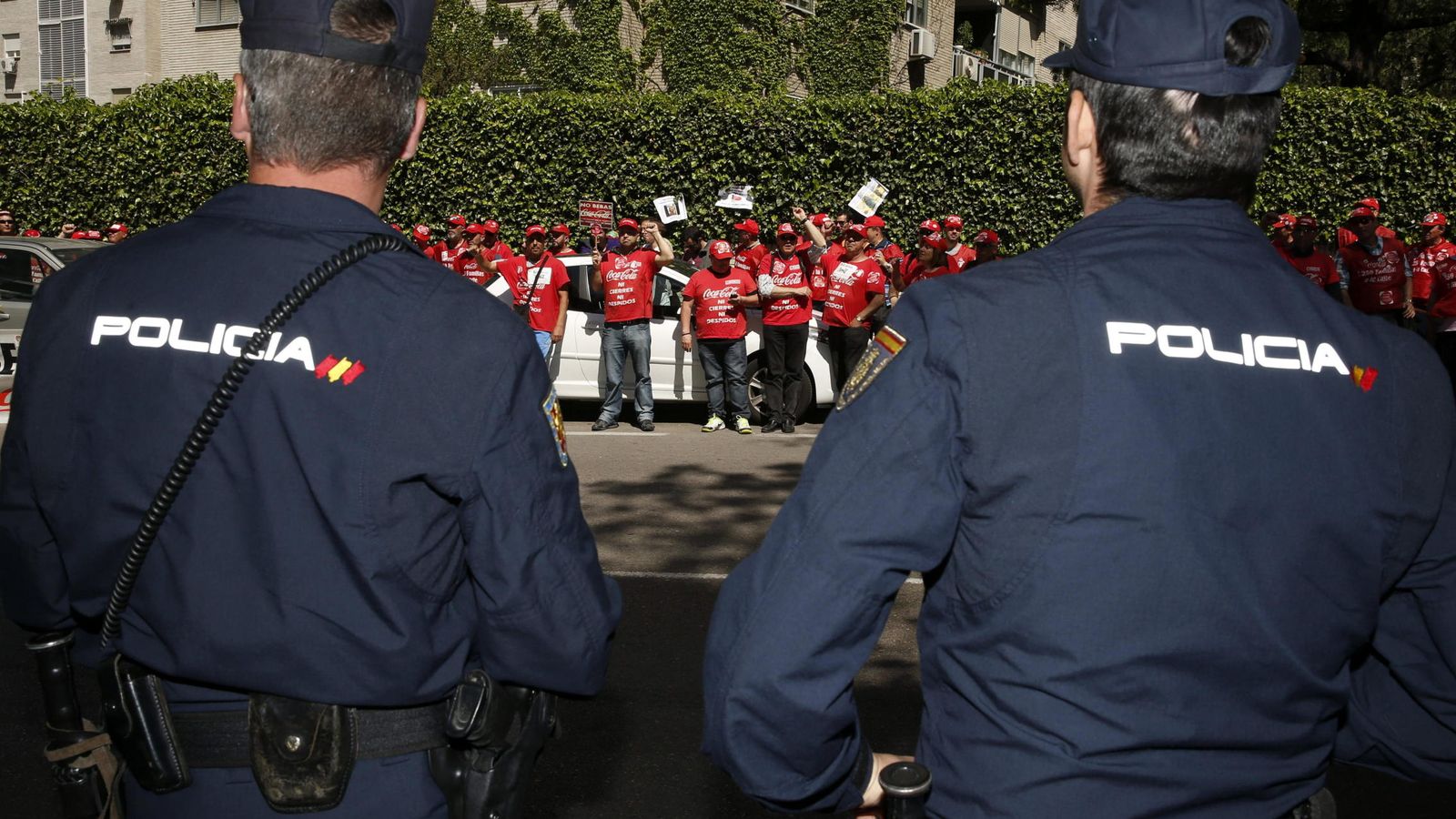 Foto: Trabajadores de Coca-Cola durante una concentración. (EFE)