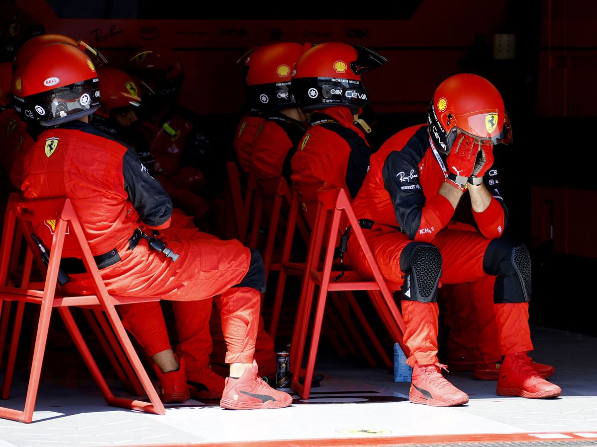 Foto: La desesperación fue muy visible en el box de Ferrari en el pasado Gran premio de Francia. (Reuters/Eric Gaillard)
