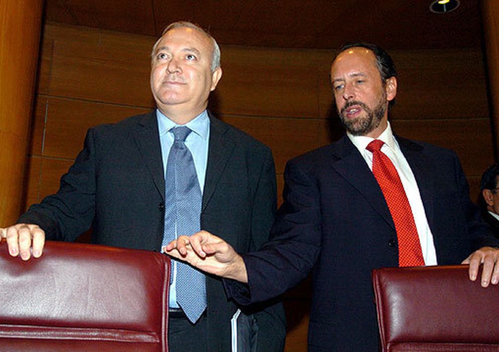 Foto: El exsenador del Partido Popular Luis Fraga (derecha). (EFE)