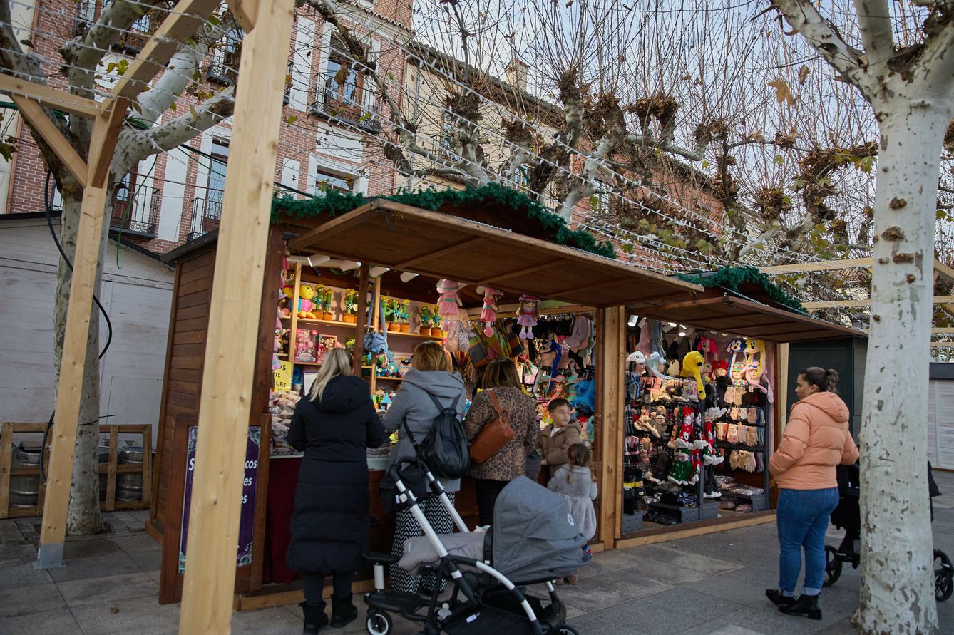 Mercado de Navidad en Alcalá de Henares. (Europa Press/Jesús Hellín)