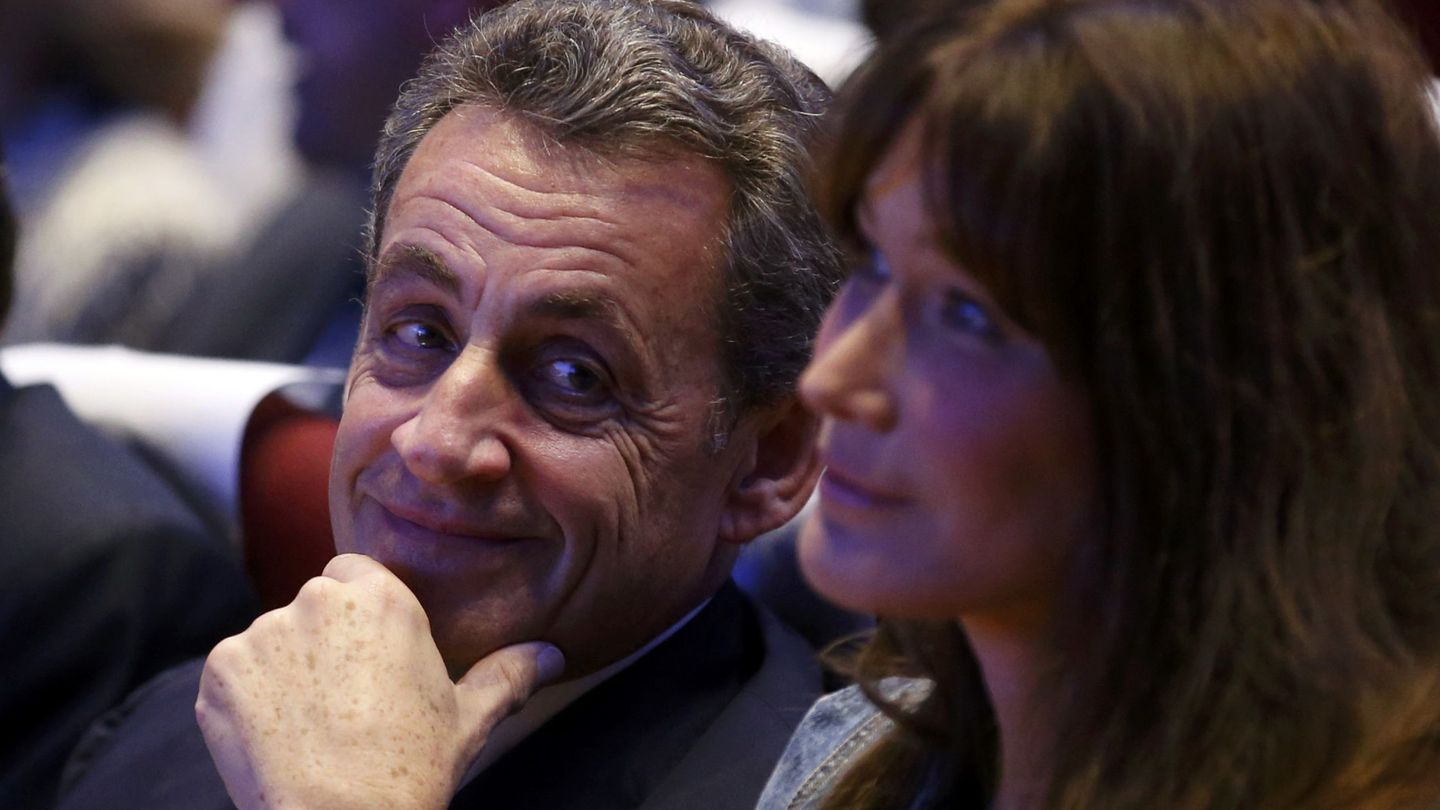 Nicolas Sarkozy y Carla Bruni, en 2016.  (Reuters/Jean-Paul Pelissier)