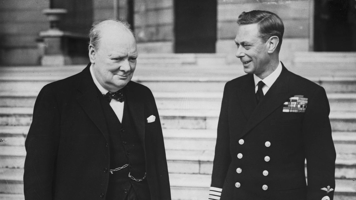 Winston Churchill y el rey Jorge VI. (Getty)