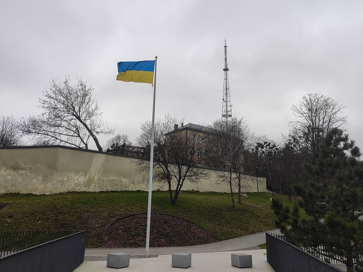Foto: Bandera ucraniana en Leópolis en imagen de archivo. (EFE/Rostyslav Averchuk)